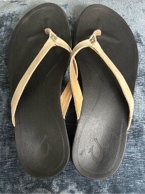 OluKai Ho’Opio Womens Thong Leather Strap Flip Flops Tan Beige Black Comfort 7